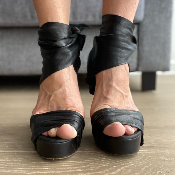 Vera Wang Designer Shoes, size 9 - Picture 2 of 8